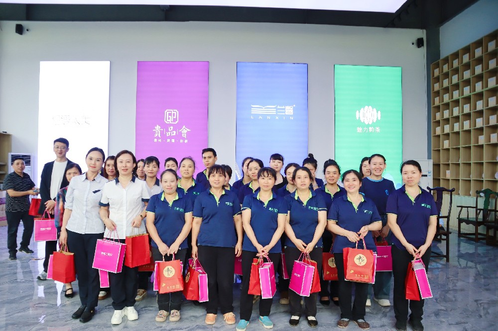 迎中秋，賀國慶丨蘭馨茶業為全體員工發放福利，共賀佳期！